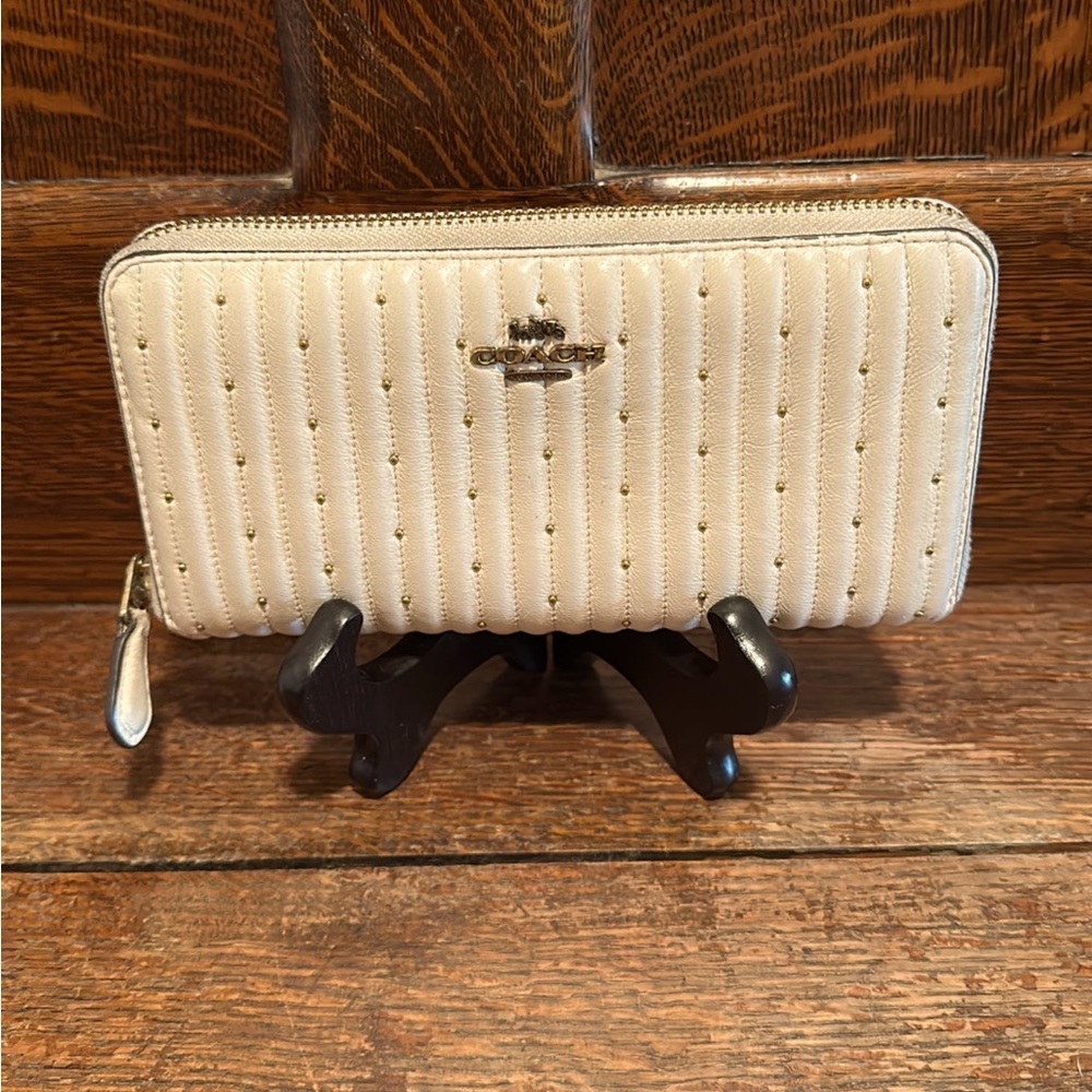 Coach Accordion Zip With Quilting & Rivets